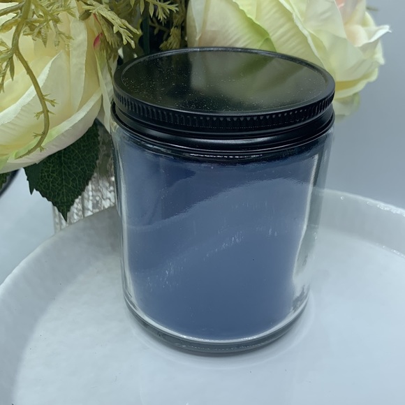 Bath & Body Works Flannel Signature Single Wick Candle - Picture 3 of 4